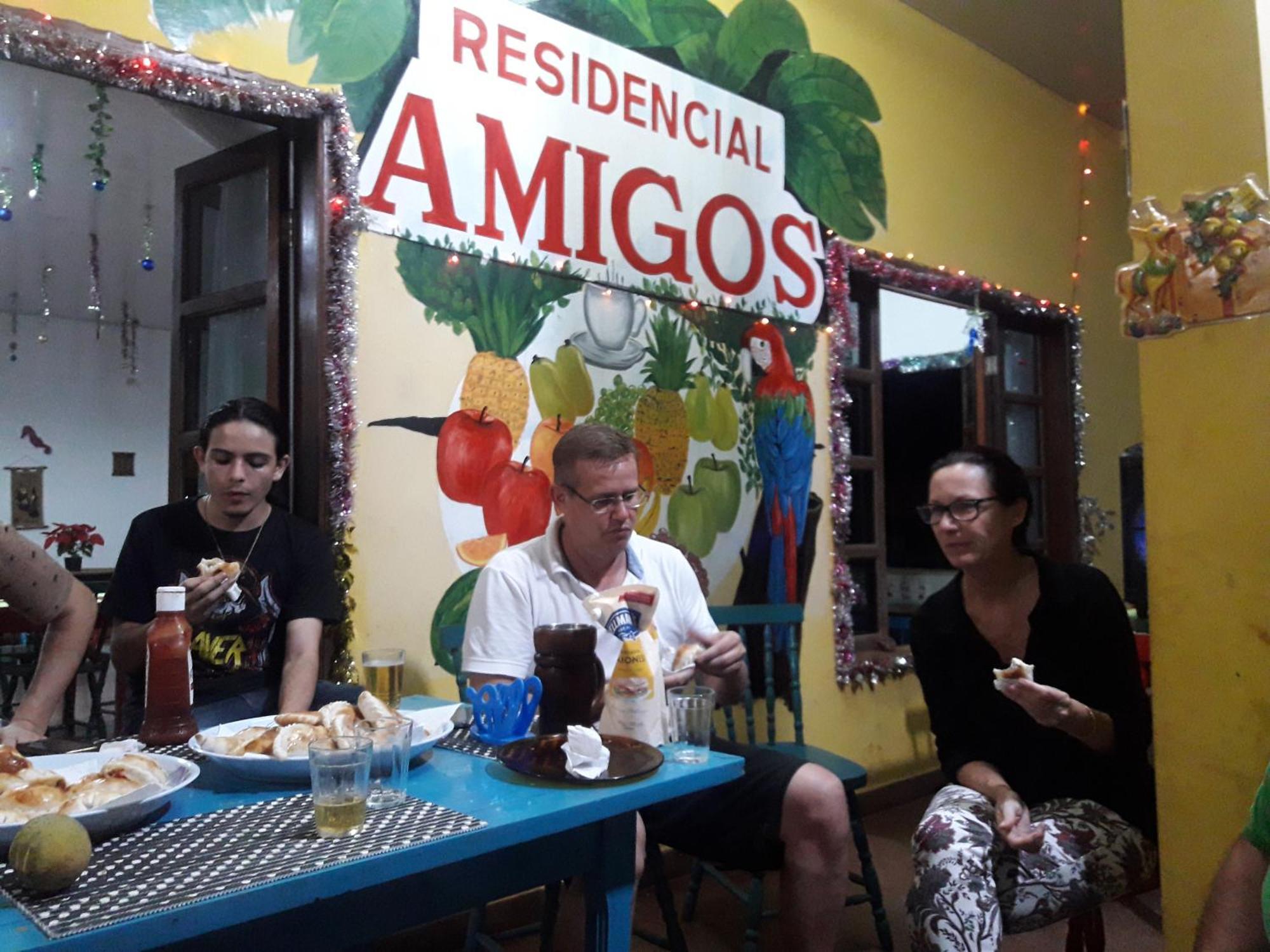 Hotel Y Residencial Amigos Puerto Iguazú Exteriör bild